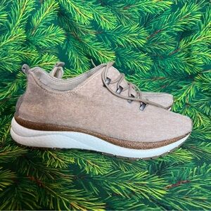 OTBT Courier Platform Sneaker, beige, NWOT, size 9.5